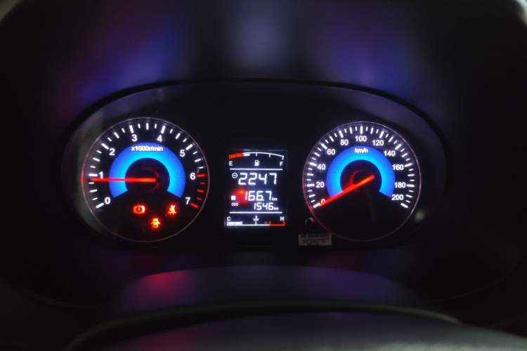 Used Dongfeng Fengon 380 2022 1.5L Luxury Edition Passenger Vehicle 5 Seats Instrument Cluster