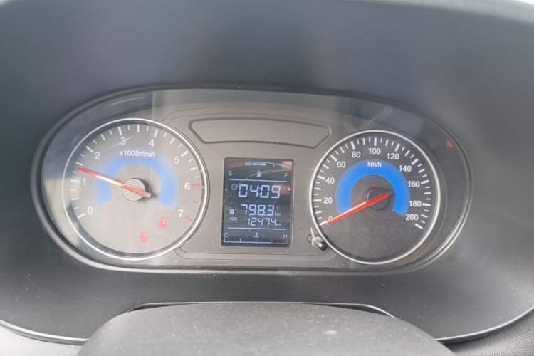 Used Dongfeng Fengon 380 2022 1.5L Comfort-Class Passenger Vehicle (Steel Spring) with 5 Seats Instrument Cluster