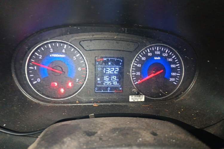 Used Dongfeng Fengon 380 2022 1.5L Comfort-Class Passenger Vehicle (Steel Spring) with 5 Seats Instrument Cluster