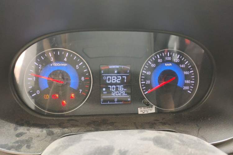 Used Dongfeng Fengon 380 2022 1.5L Comfort-Class Passenger Vehicle (Steel Spring) with 7 Seats Instrument Cluster