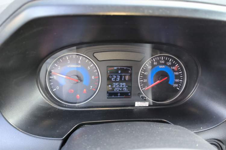 Used Dongfeng Fengon 380 2022 1.5L Comfort-Class Passenger Vehicle (Steel Spring) with 5 Seats Instrument Cluster