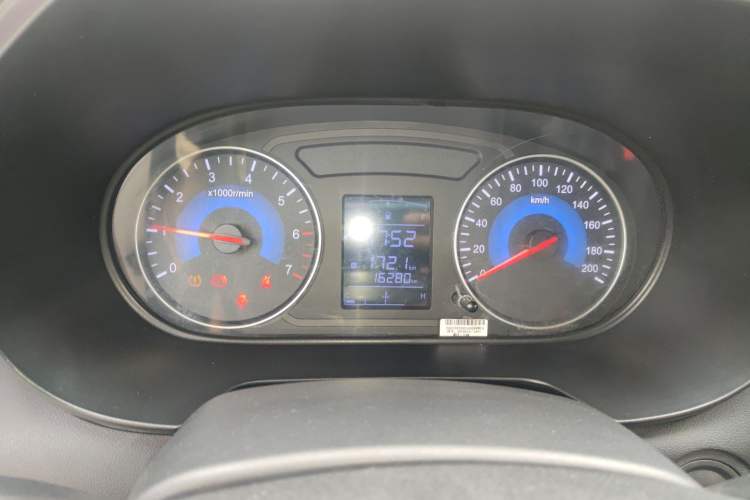 Used Dongfeng Fengon 380 2022 1.5L Comfort-Class Passenger Vehicle (Steel Spring) with 7 Seats Instrument Cluster