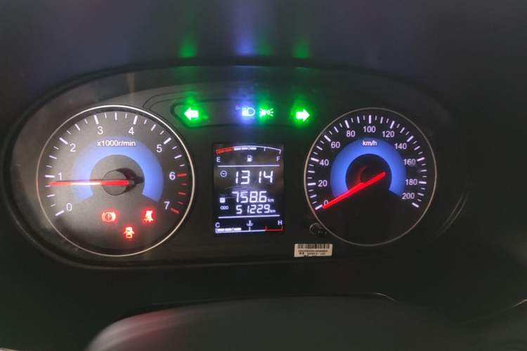 Used Dongfeng Fengon 380 2022 1.5L Standard Edition 7-Seater Passenger Vehicle Instrument Cluster