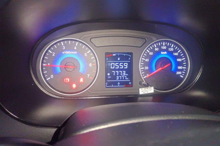 Used Dongfeng Fengon 380 2022 1.5L Comfort-Class Passenger Vehicle (Steel Spring) with 7 Seats Instrument Cluster