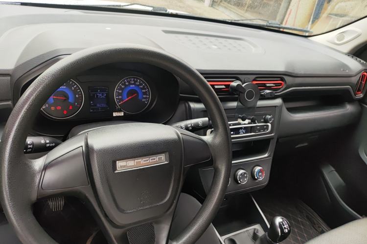 Used Dongfeng Fengon 380 2022 1.5L Comfort-Class Passenger Vehicle (Steel Spring) with 7 Seats Interior 2