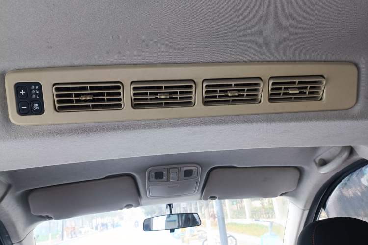 Used Dongfeng Fengon 380 2022 1.5L Comfort-Class Passenger Vehicle (Steel Spring) with 7 Seats Interior 3