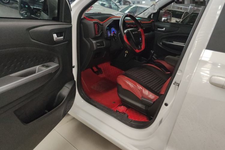 Used Dongfeng Fengon 380 2022 1.5L Comfort-Class Passenger Vehicle (Steel Spring) with 7 Seats Interior 3