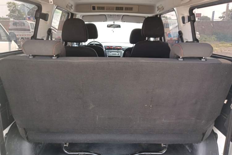 Used Dongfeng Fengon 380 2022 1.5L Comfort-Class Passenger Vehicle (Spiral Spring) – 7 Seats Interior 4
