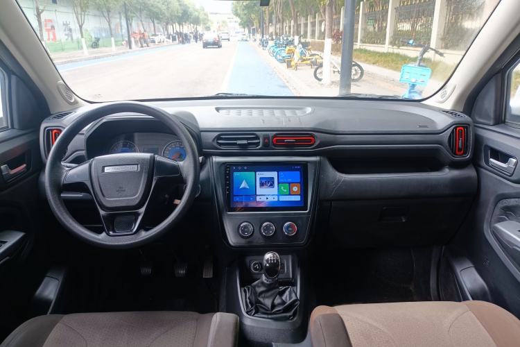 Used Dongfeng Fengon 380 2022 1.5L Comfort-Class Passenger Vehicle (Steel Spring) with 7 Seats Interior 5