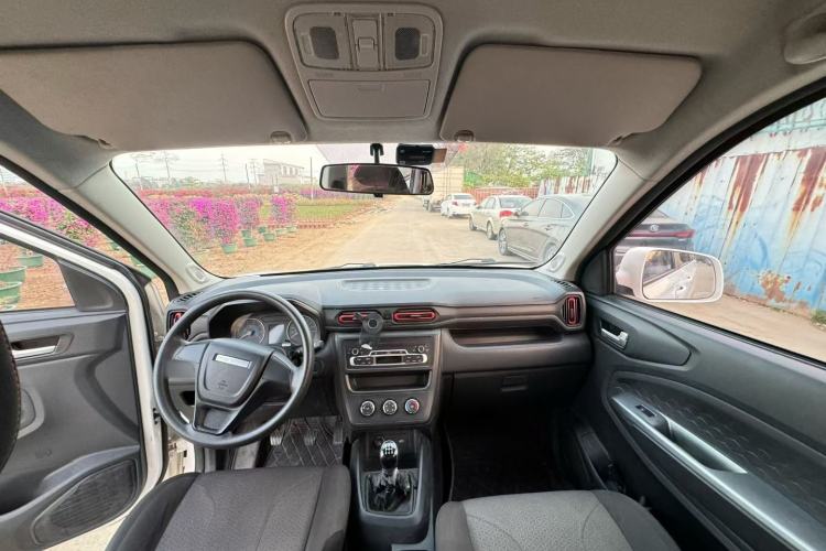 Used Dongfeng Fengon 380 2022 1.5L Comfort-Class Passenger Vehicle (Steel Spring) with 7 Seats Interior 7