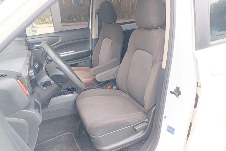 Used Dongfeng Fengon 380 2022 1.5L Comfort-Class Passenger Vehicle (Steel Spring) with 7 Seats Interior 8