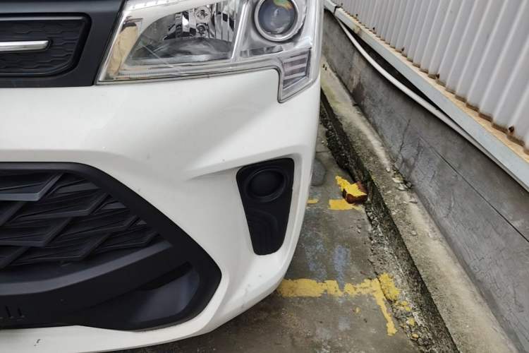 Used Dongfeng Fengon 380 2022 1.5L Luxury Edition Passenger Vehicle 5 Seats Left Front Headlight