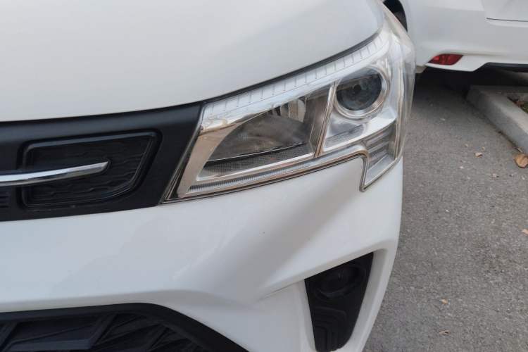 Used Dongfeng Fengon 380 2022 1.5L Standard Edition 7-Seater Passenger Vehicle Left Front Headlight
