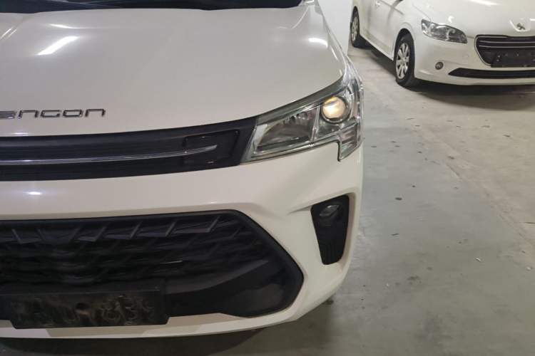 Used Dongfeng Fengon 380 2022 1.5L Comfort-Class Passenger Vehicle (Steel Spring) with 7 Seats Left Front Headlight