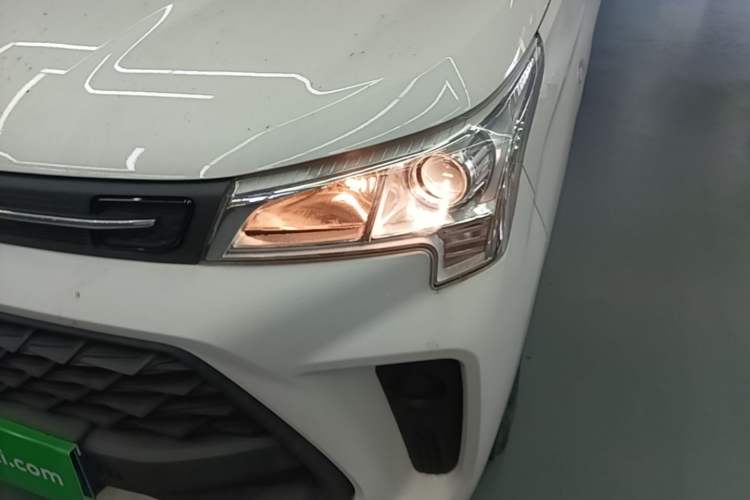 Used Dongfeng Fengon 380 2022 1.5L Standard Edition 7-Seater Passenger Vehicle Left Front Headlight