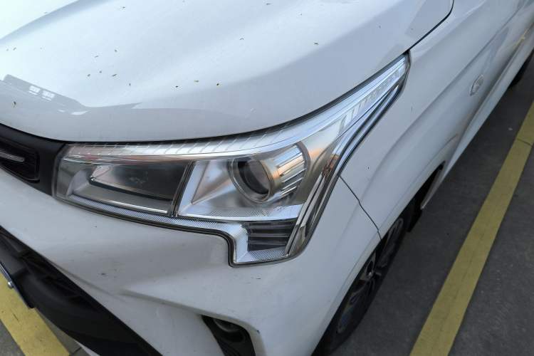 Used Dongfeng Fengon 380 2022 1.5L Comfort-Class Passenger Vehicle (Steel Spring) with 5 Seats Left Front Headlight
