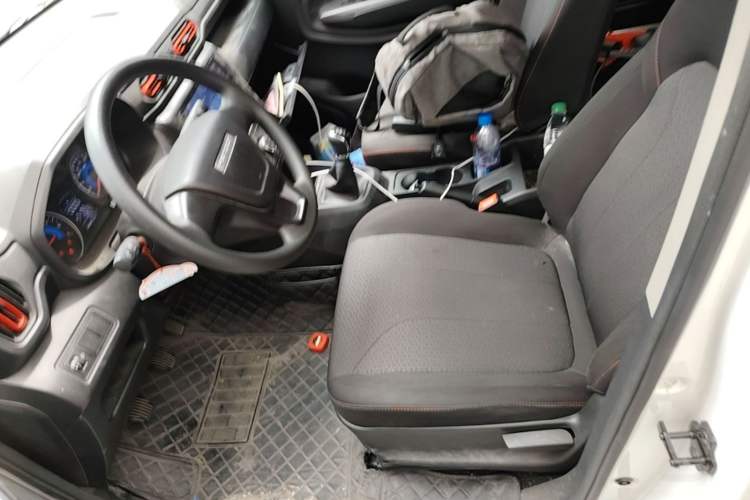 Used Dongfeng Fengon 380 2022 1.5L Luxury Edition Passenger Vehicle 5 Seats Left Front Seat