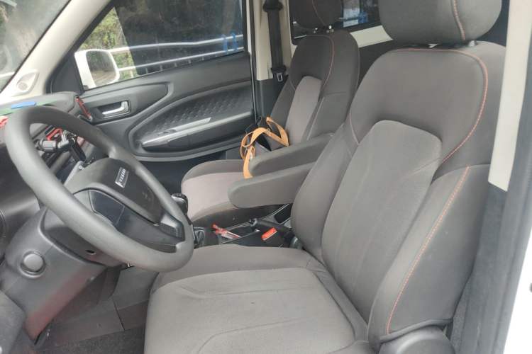 Used Dongfeng Fengon 380 2022 1.5L Comfort-Class Passenger Vehicle (Steel Spring) with 7 Seats Left Front Seat