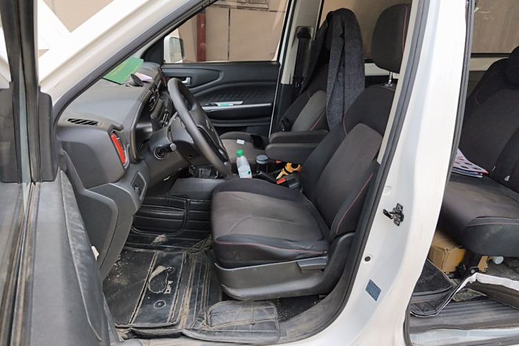 Used Dongfeng Fengon 380 2022 1.5L Comfort-Class Passenger Vehicle (Steel Spring) with 5 Seats Left Front Seat