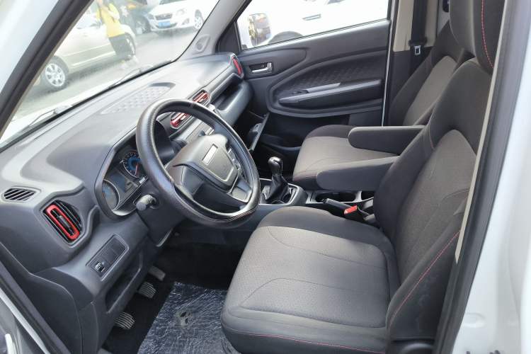 Used Dongfeng Fengon 380 2022 1.5L Comfort-Class Passenger Vehicle (Steel Spring) with 5 Seats Left Front Seat