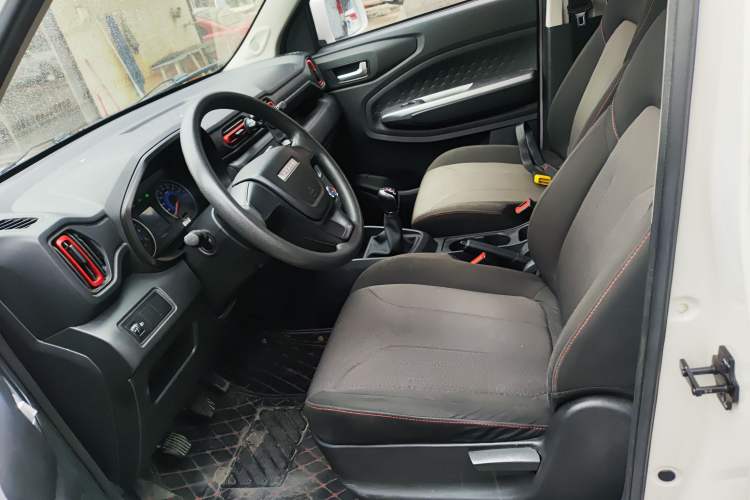 Used Dongfeng Fengon 380 2022 1.5L Comfort-Class Passenger Vehicle (Steel Spring) with 7 Seats Left Front Seat