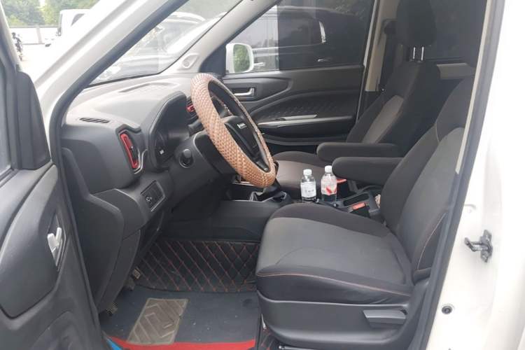 Used Dongfeng Fengon 380 2022 1.5L Standard Edition 7-Seater Passenger Vehicle Left Front Seat
