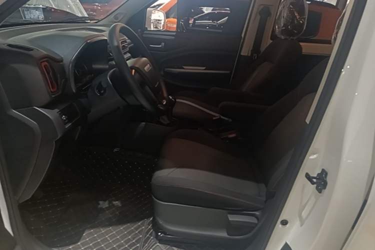 Used Dongfeng Fengon 380 2022 1.5L Luxury Edition Passenger Vehicle 5 Seats Left Front Seat