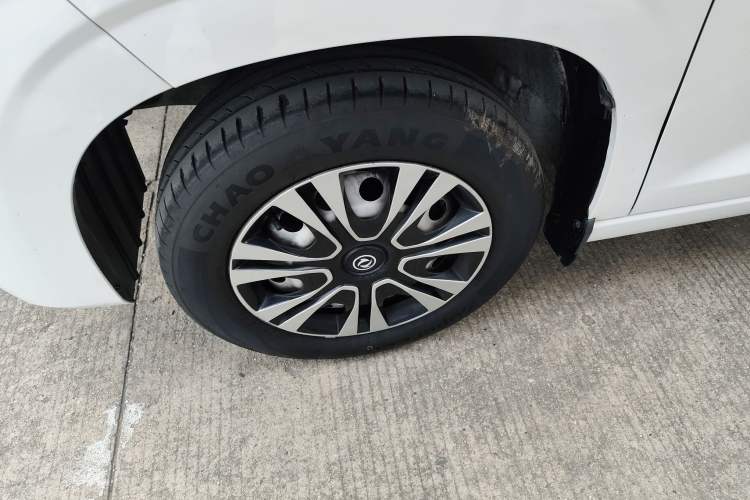 Used Dongfeng Fengon 380 2022 1.5L Standard Edition 7-Seater Passenger Vehicle Left Front Wheel Hub