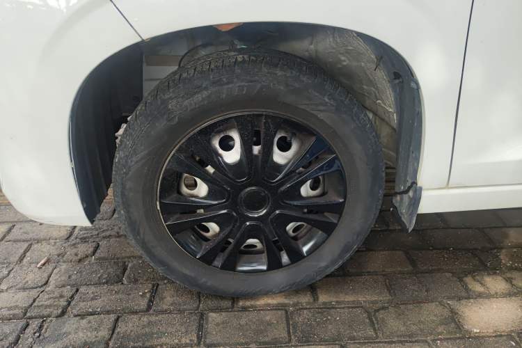 Used Dongfeng Fengon 380 2022 1.5L Standard Edition 7-Seater Passenger Vehicle Left Front Wheel Hub