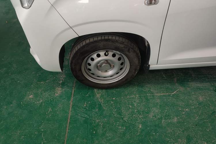 Used Dongfeng Fengon 380 2022 1.5L Standard Edition 7-Seater Passenger Vehicle Left Front Wheel Hub