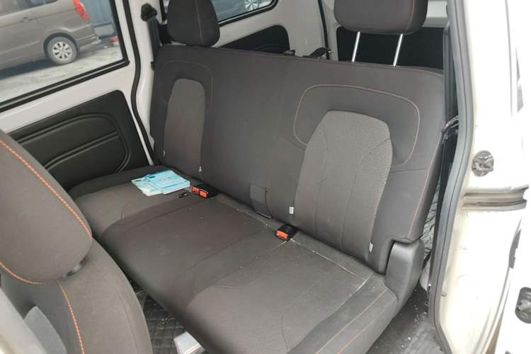 Used Dongfeng Fengon 380 2022 1.5L Luxury Edition Passenger Vehicle 5 Seats Left Rear Seat