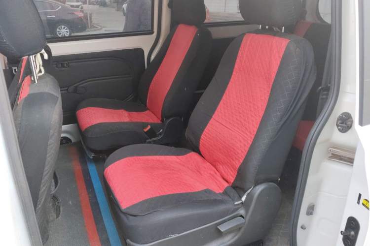 Used Dongfeng Fengon 380 2022 1.5L Standard Edition 7-Seater Passenger Vehicle Left Rear Seat