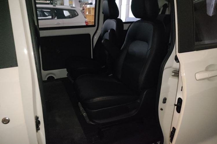 Used Dongfeng Fengon 380 2022 1.5L Comfort-Class Passenger Vehicle (Steel Spring) with 7 Seats Left Rear Seat