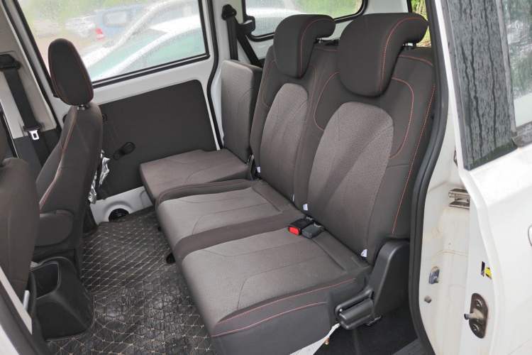 Used Dongfeng Fengon 380 2022 1.5L Luxury Edition Passenger Vehicle 5 Seats Left Rear Seat