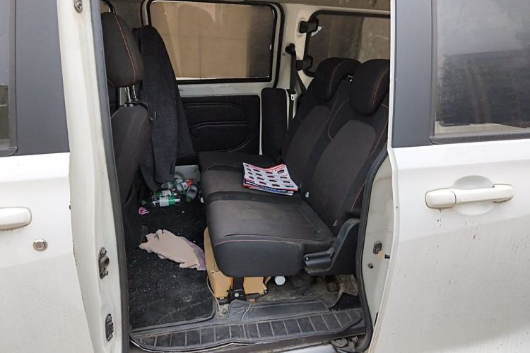 Used Dongfeng Fengon 380 2022 1.5L Comfort-Class Passenger Vehicle (Steel Spring) with 5 Seats Left Rear Seat