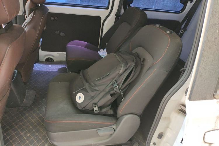 Used Dongfeng Fengon 380 2022 1.5L Comfort-Class Passenger Vehicle (Steel Spring) with 7 Seats Left Rear Seat