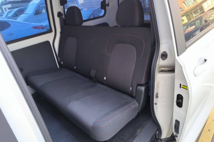 Used Dongfeng Fengon 380 2022 1.5L Comfort-Class Passenger Vehicle (Steel Spring) with 5 Seats Left Rear Seat