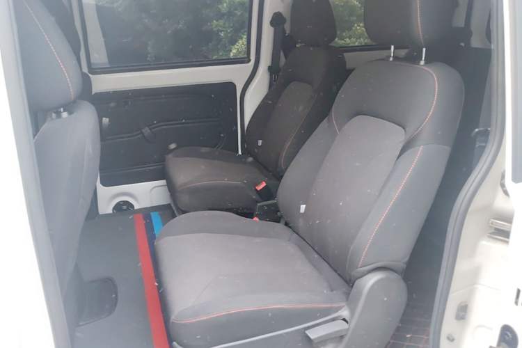 Used Dongfeng Fengon 380 2022 1.5L Standard Edition 7-Seater Passenger Vehicle Left Rear Seat