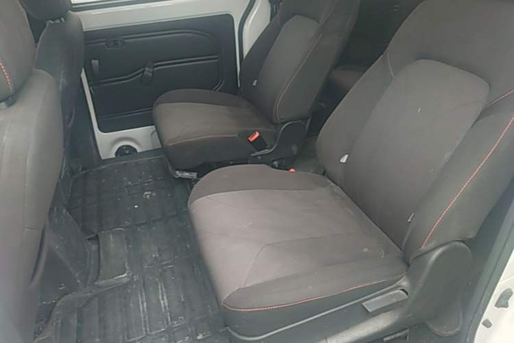 Used Dongfeng Fengon 380 2022 1.5L Standard Edition 7-Seater Passenger Vehicle Left Rear Seat