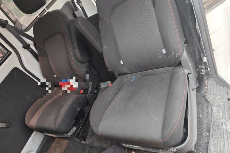 Used Dongfeng Fengon 380 2022 1.5L Comfort-Class Passenger Vehicle (Steel Spring) with 7 Seats Left Rear Seat