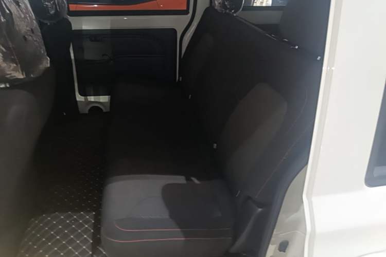 Used Dongfeng Fengon 380 2022 1.5L Luxury Edition Passenger Vehicle 5 Seats Left Rear Seat