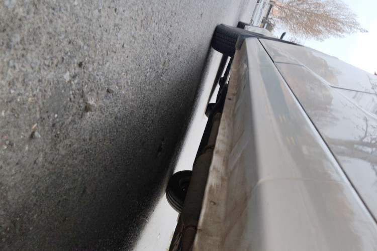Used Dongfeng Fengon 380 2022 1.5L Standard Edition 7-Seater Passenger Vehicle Left Side Sill