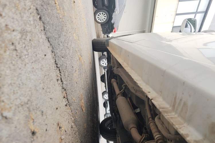 Used Dongfeng Fengon 380 2022 1.5L Standard Edition 7-Seater Passenger Vehicle Left Side Sill