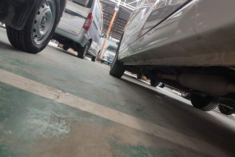 Used Dongfeng Fengon 380 2022 1.5L Standard Edition 7-Seater Passenger Vehicle Left Side Sill