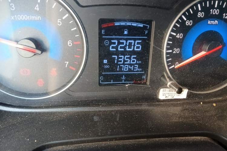Used Dongfeng Fengon 380 2022 1.5L Comfort-Class Passenger Vehicle (Steel Spring) with 7 Seats Odometer Close Up