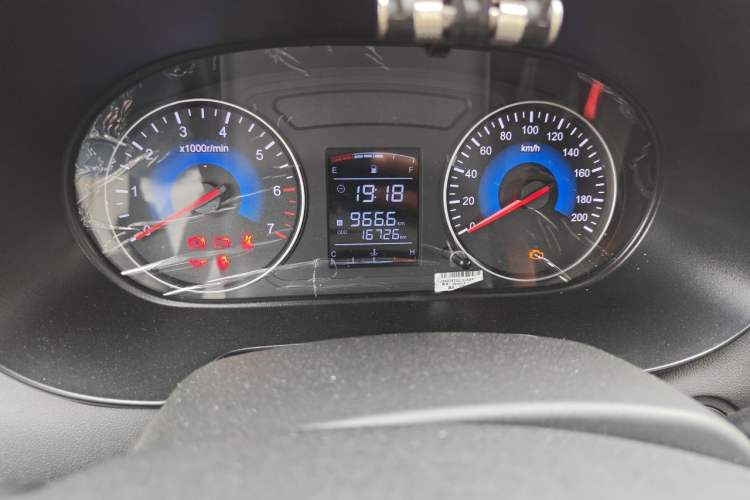 Used Dongfeng Fengon 380 2022 1.5L Luxury Edition Passenger Vehicle 5 Seats Odometer Close Up