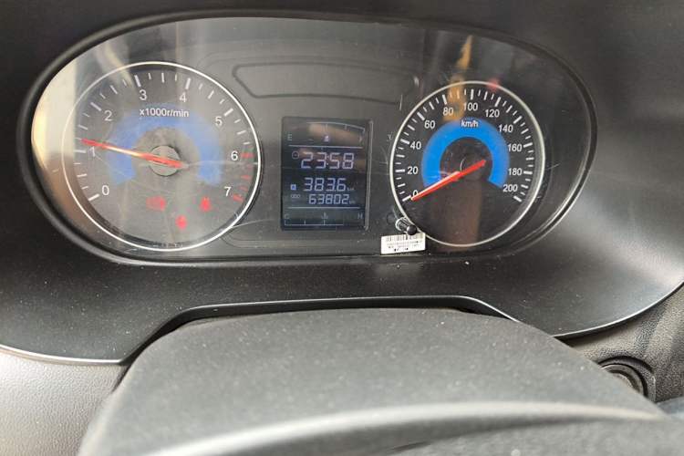 Used Dongfeng Fengon 380 2022 1.5L Comfort-Class Passenger Vehicle (Steel Spring) with 5 Seats Odometer Close Up