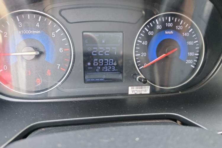 Used Dongfeng Fengon 380 2022 1.5L Comfort-Class Passenger Vehicle (Steel Spring) with 7 Seats Odometer Close Up