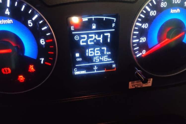 Used Dongfeng Fengon 380 2022 1.5L Luxury Edition Passenger Vehicle 5 Seats Odometer Close Up