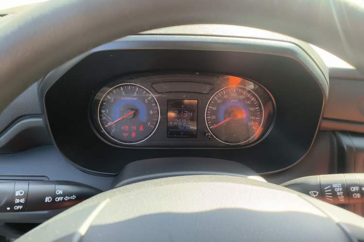 Used Dongfeng Fengon 380 2022 1.5L Comfort-Class Passenger Vehicle (Steel Spring) with 7 Seats Odometer Close Up